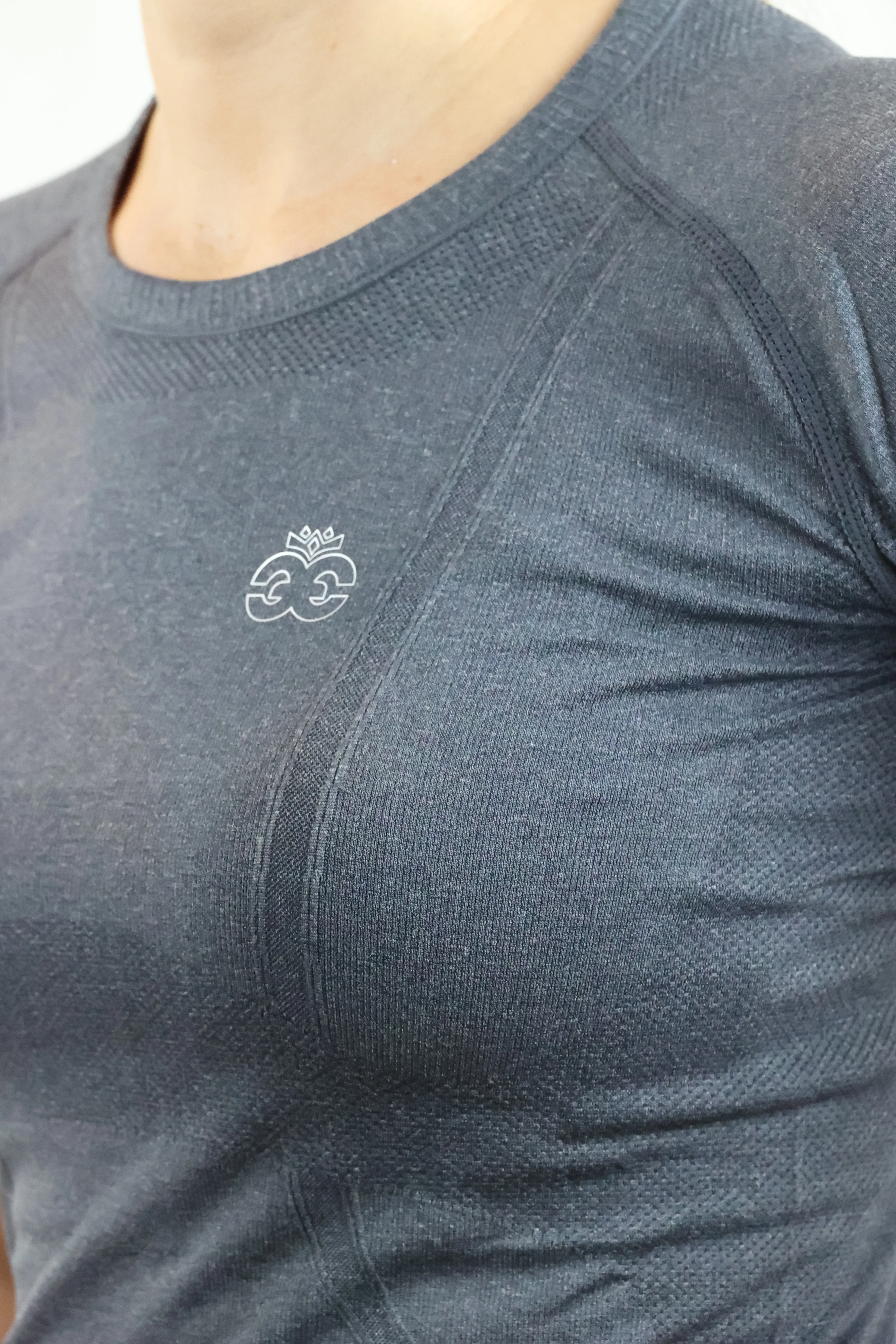 Dory Seamless Training Top - Charcoal - Image 8